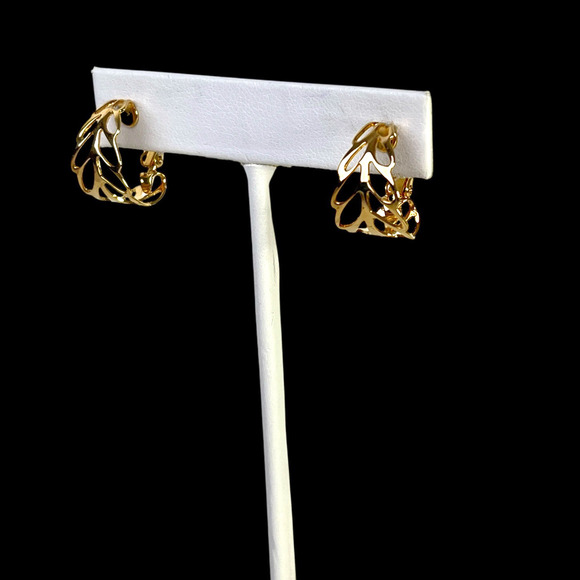 Vintage Napier Hoop Earrings Polished Gold Tone Cut Out Leaf Screw On Lever Clip - Picture 7 of 8